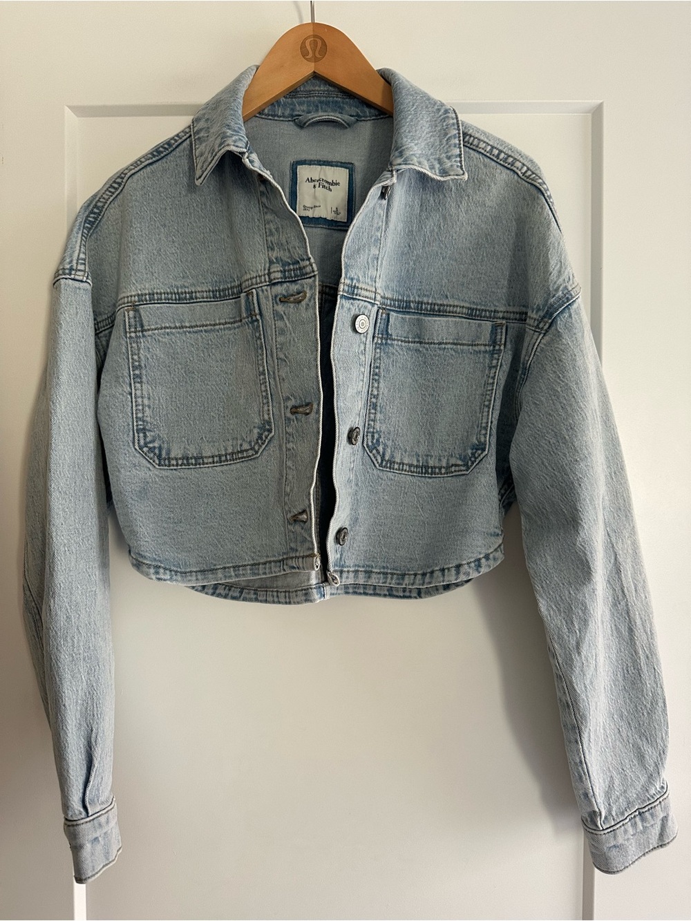 Abercrombie & Fitch Cropped Denim Jacet